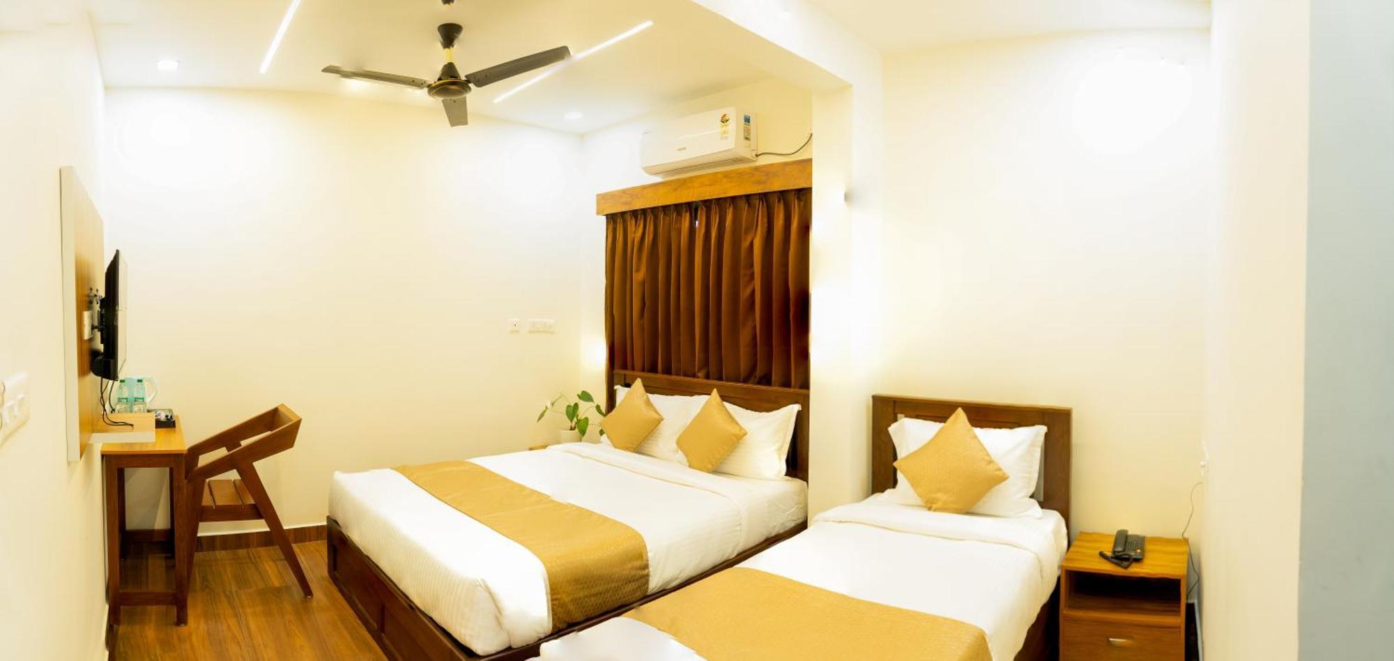 Fly View Airport Residency Hotel Nedumbassery Bagian luar foto