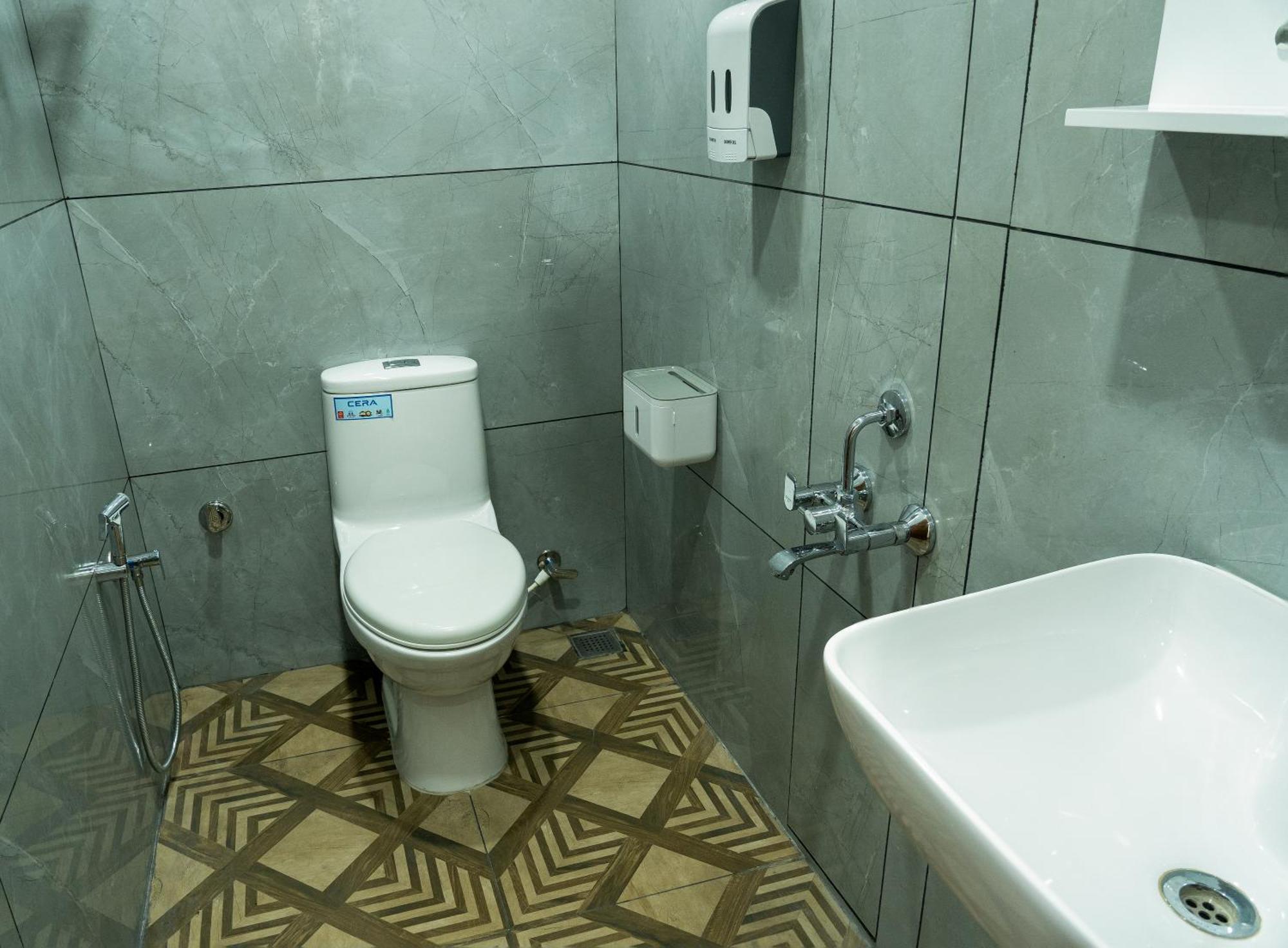 Fly View Airport Residency Hotel Nedumbassery Bagian luar foto