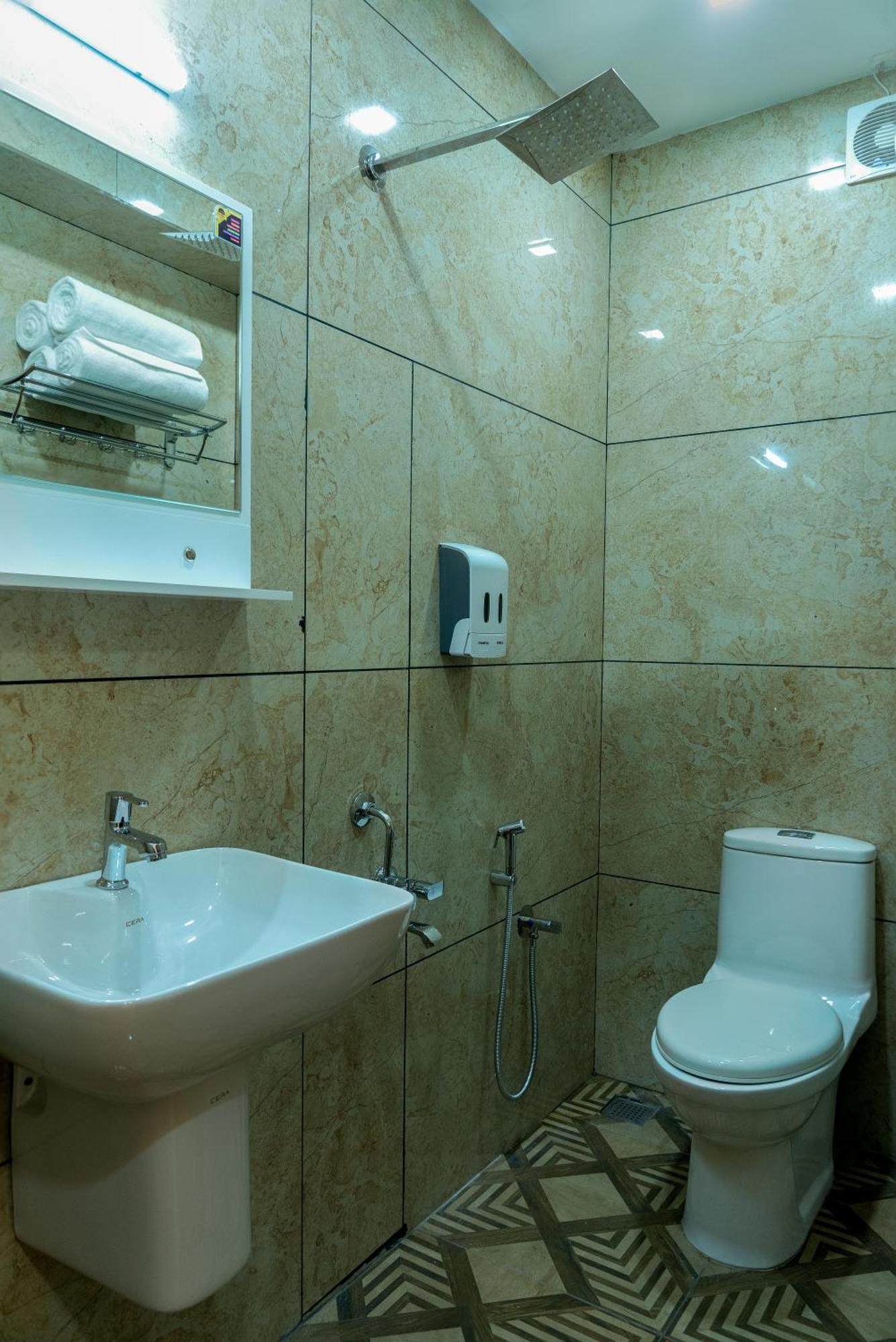 Fly View Airport Residency Hotel Nedumbassery Bagian luar foto