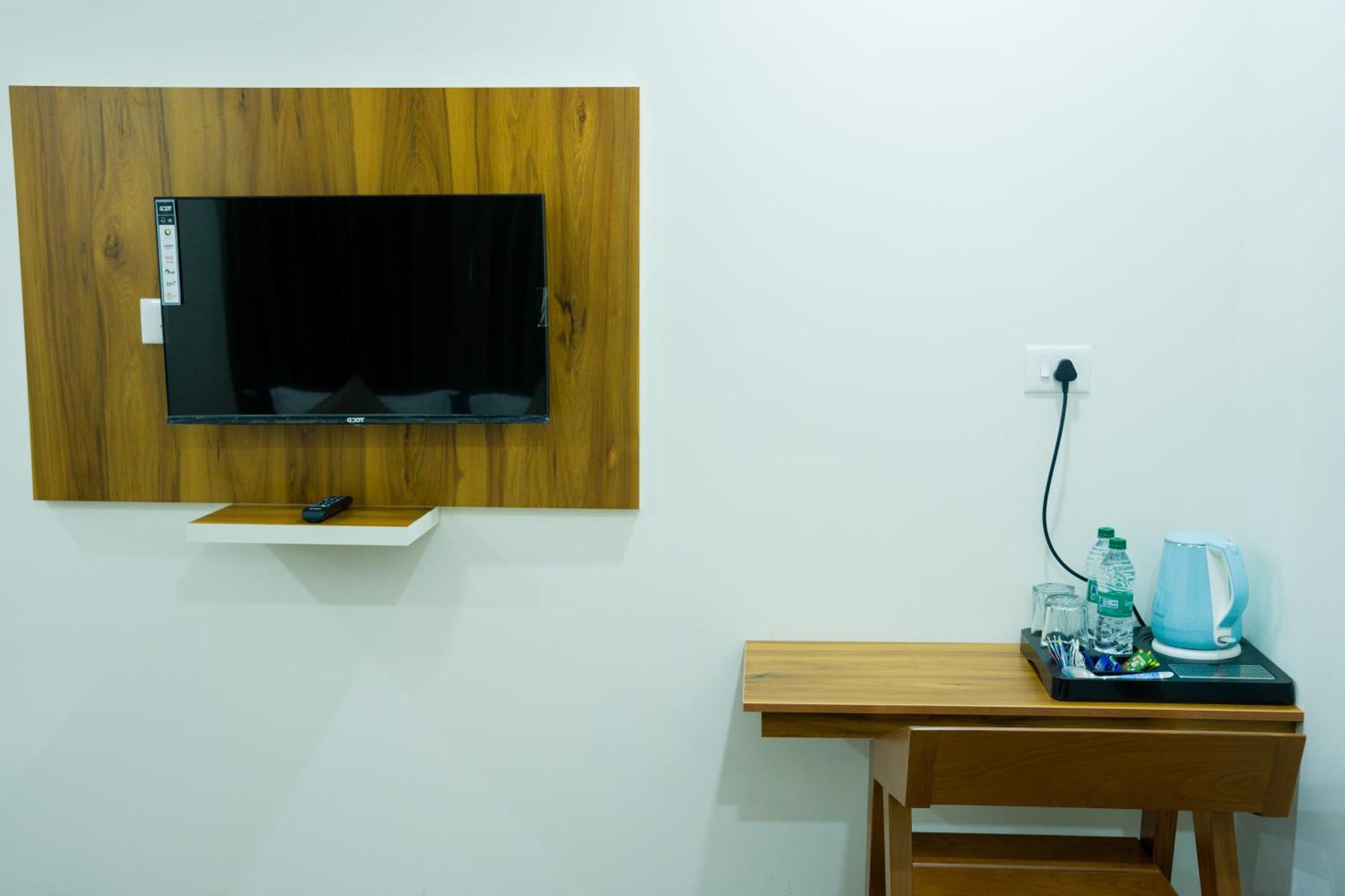Fly View Airport Residency Hotel Nedumbassery Bagian luar foto