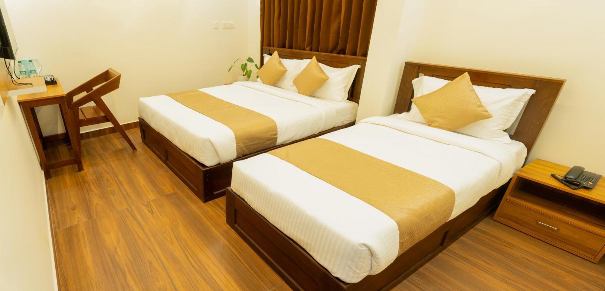 Fly View Airport Residency Hotel Nedumbassery Bagian luar foto