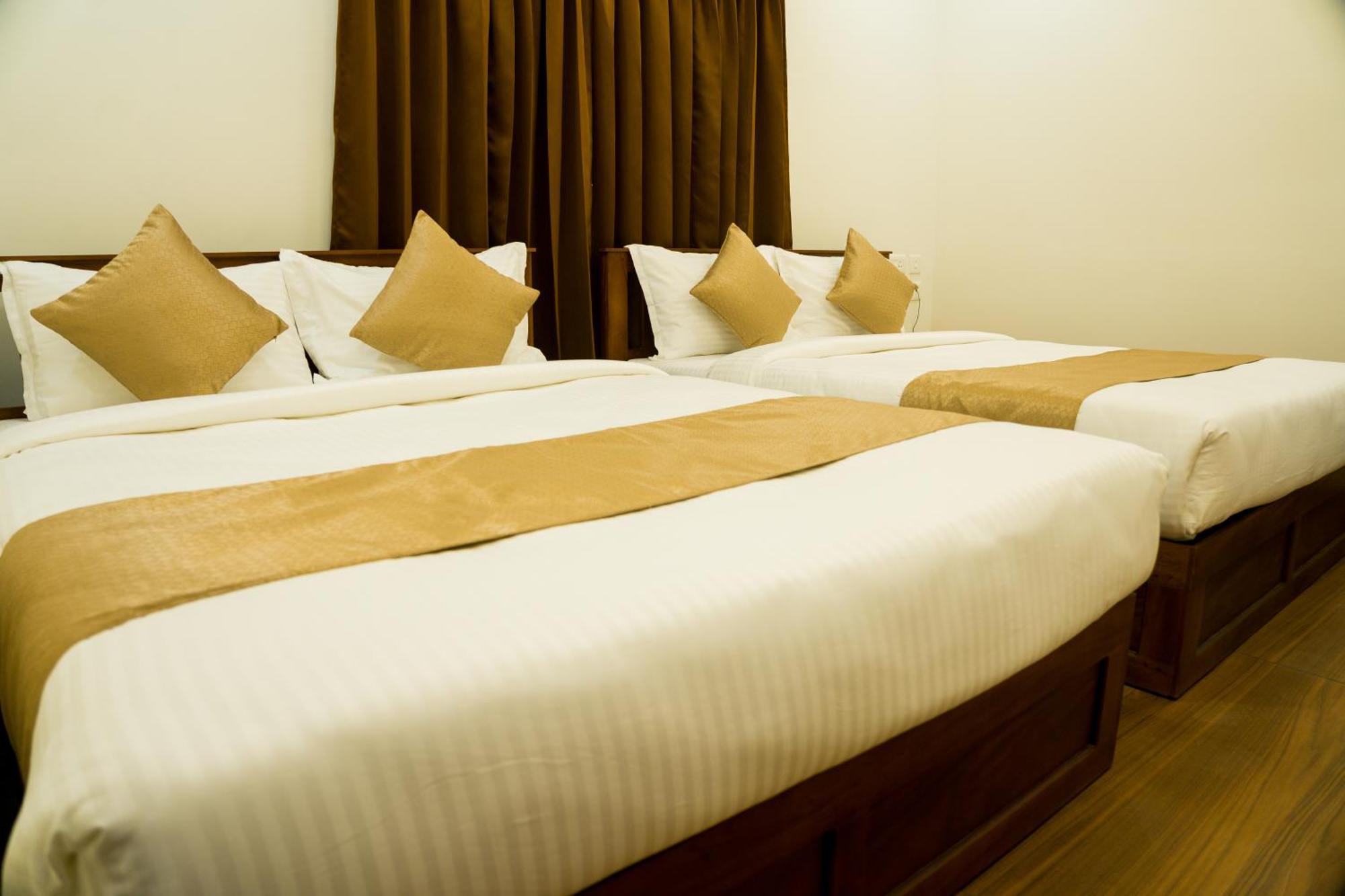 Fly View Airport Residency Hotel Nedumbassery Bagian luar foto