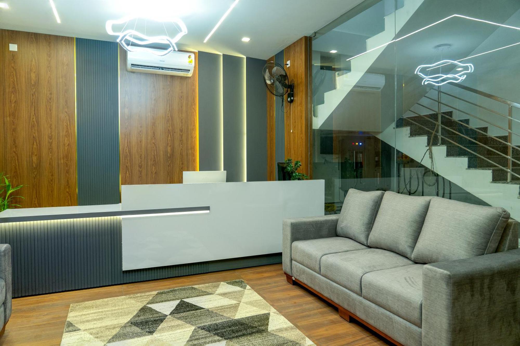 Fly View Airport Residency Hotel Nedumbassery Bagian luar foto