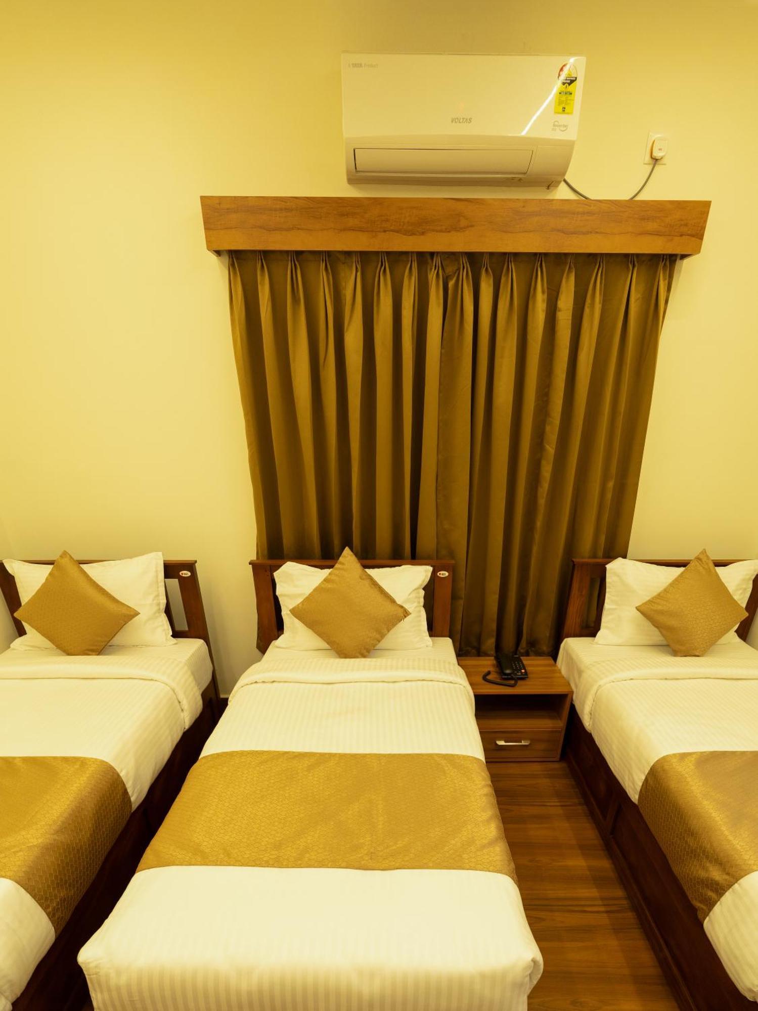Fly View Airport Residency Hotel Nedumbassery Bagian luar foto
