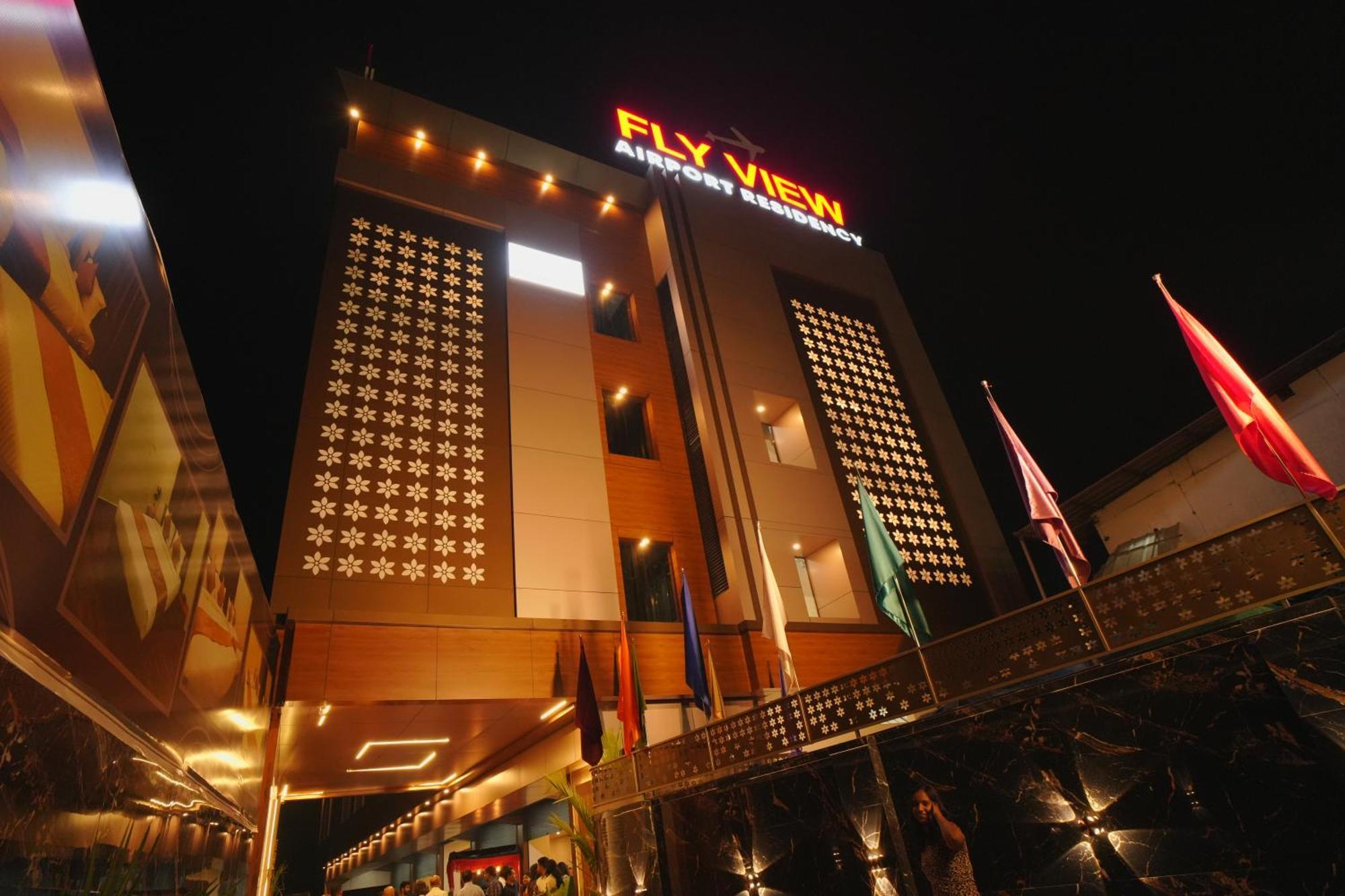Fly View Airport Residency Hotel Nedumbassery Bagian luar foto