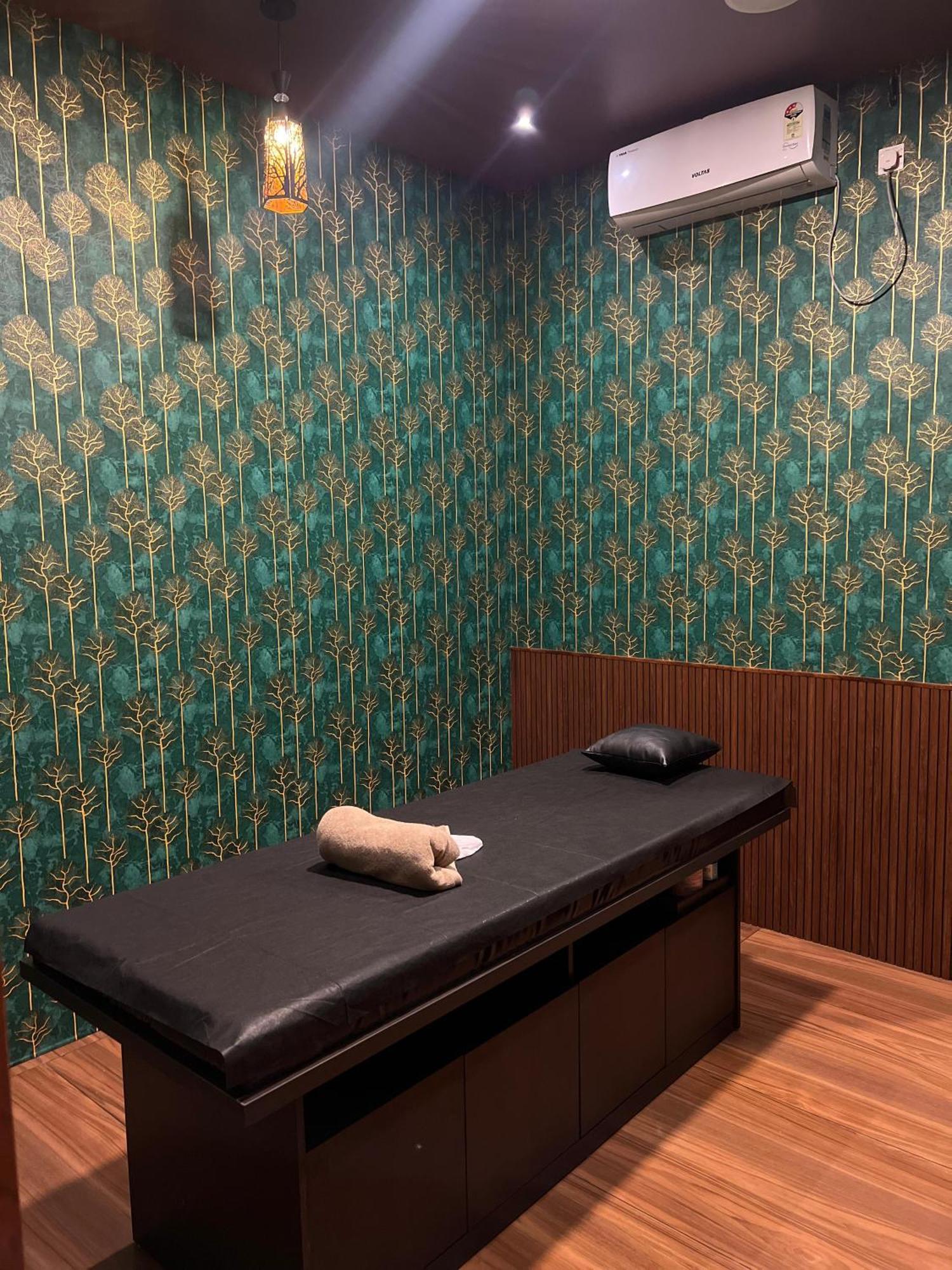 Fly View Airport Residency Hotel Nedumbassery Bagian luar foto